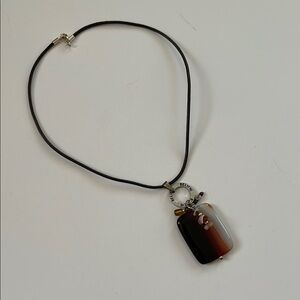 Elegant Black and Brown Pendant Necklace